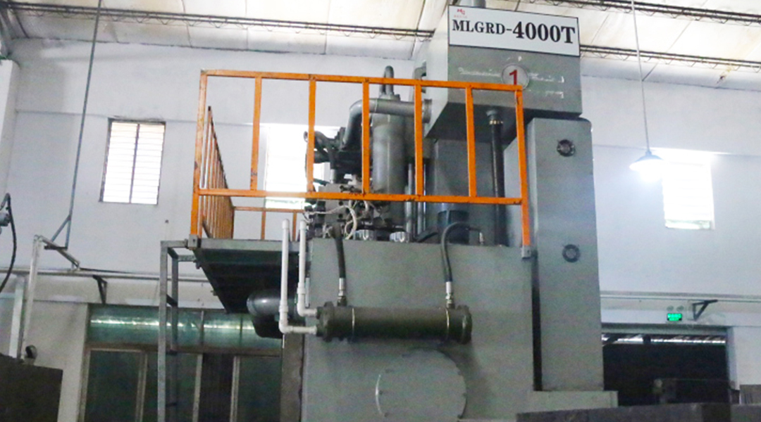 <strong>4000吨锻造加工设备</strong>