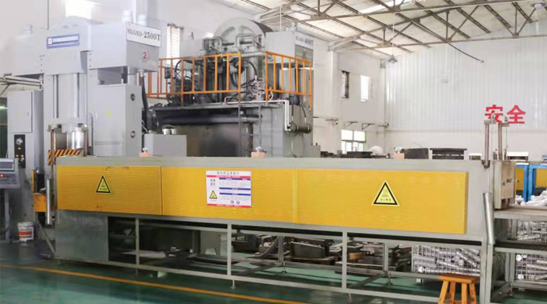 <strong>2500吨锻造加工设备</strong>